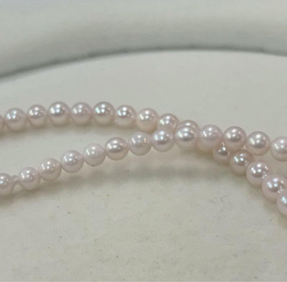 Akoya pearl necklace with 3.5-4mm pearls, 43cm length, stamped 925, displayed on white background