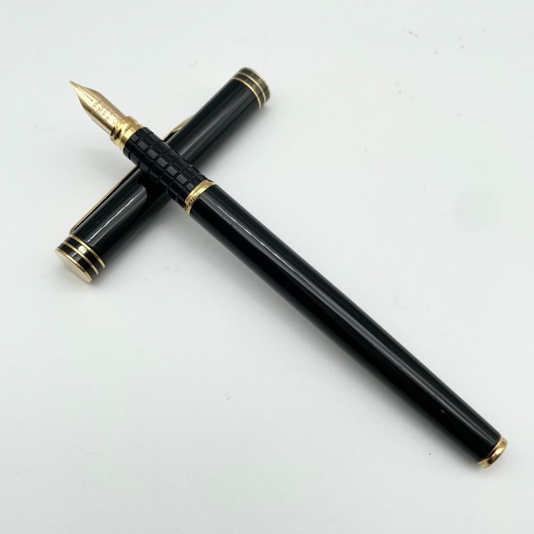 Waterman Ideal Fountain Pen with 18K 750 gold nib in black and gold finish