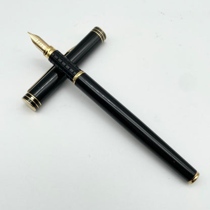 Waterman Ideal Fountain Pen with 18K 750 gold nib in black and gold finish
