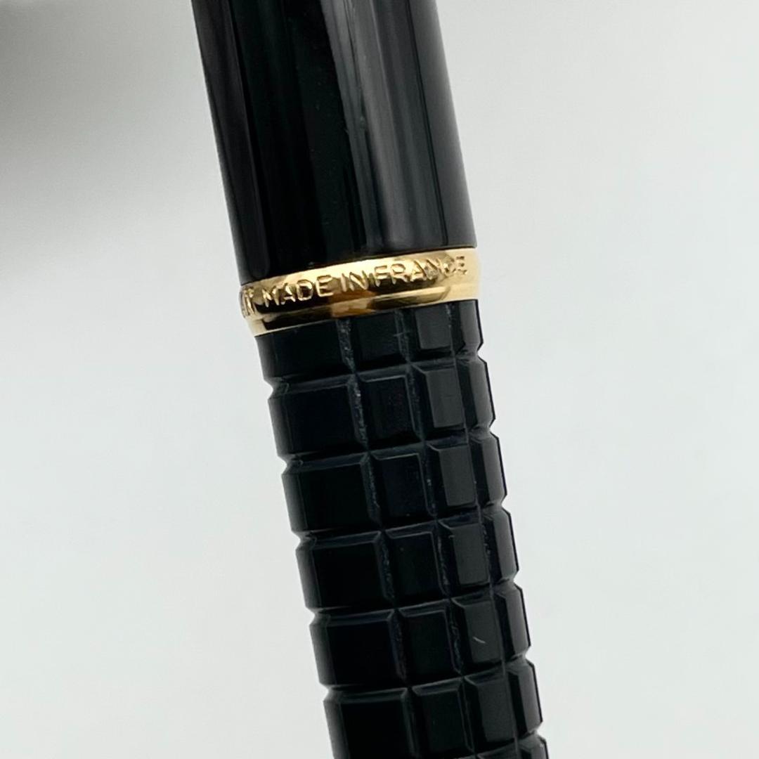 Waterman Ideal Fountain Pen with 18K 750 gold nib in black and gold finish