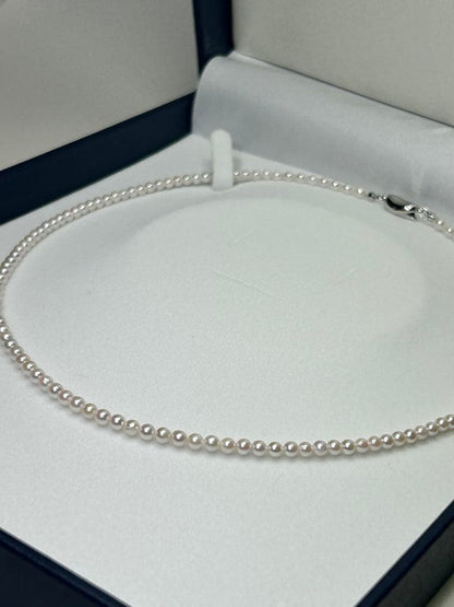 Akoya pearl baby pearl necklace with 3.0-3.5mm white pearls on silver and gold SV925 chain 42cm long