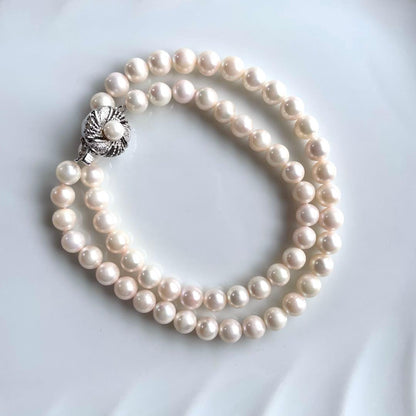 Akoya pearl necklace with 6.5-7mm silver pink pearls on a 42.5cm silver chain with clasp and included case