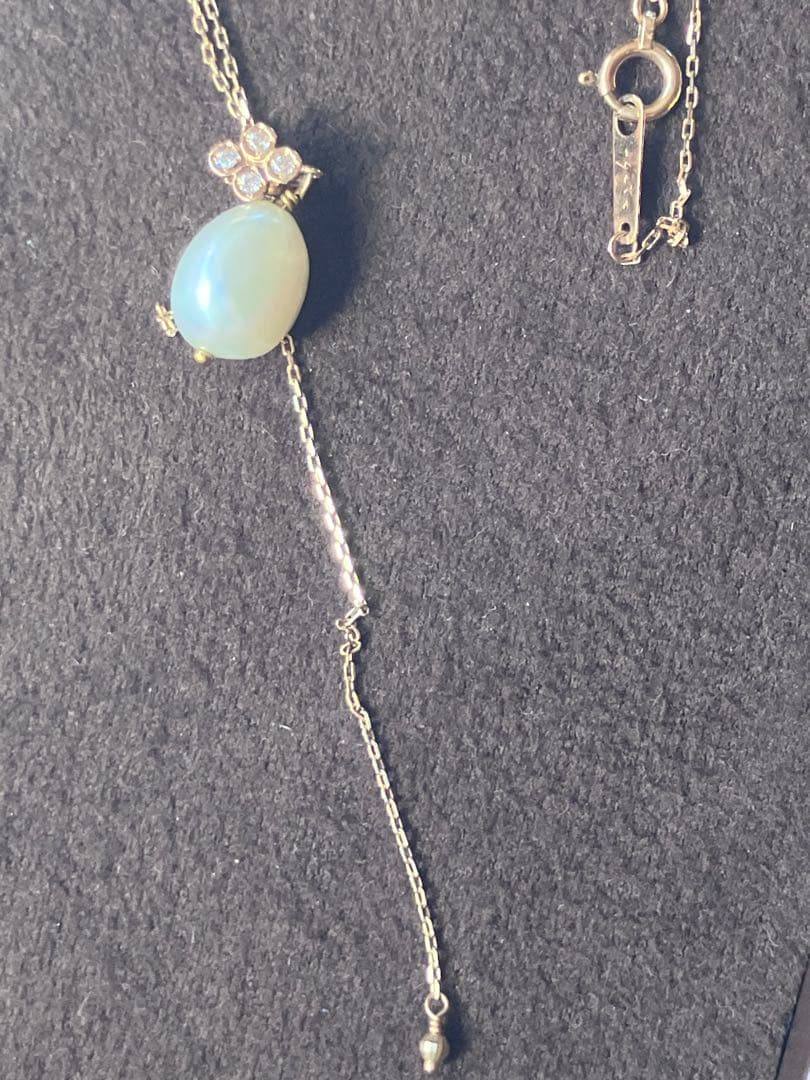agete K10 Y-shaped necklace with white pearls on a 50cm chain displayed on a white background