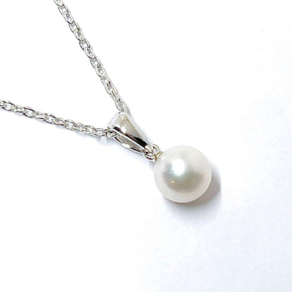 Mikimoto pearl necklace featuring a 6.5mm pearl with silver pendant on a 40.5cm chain