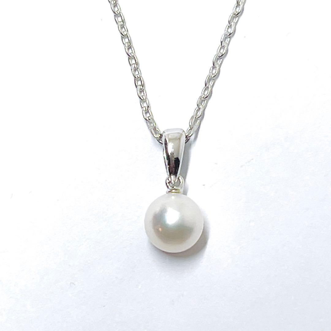 Mikimoto pearl necklace featuring a 6.5mm pearl with silver pendant on a 40.5cm chain