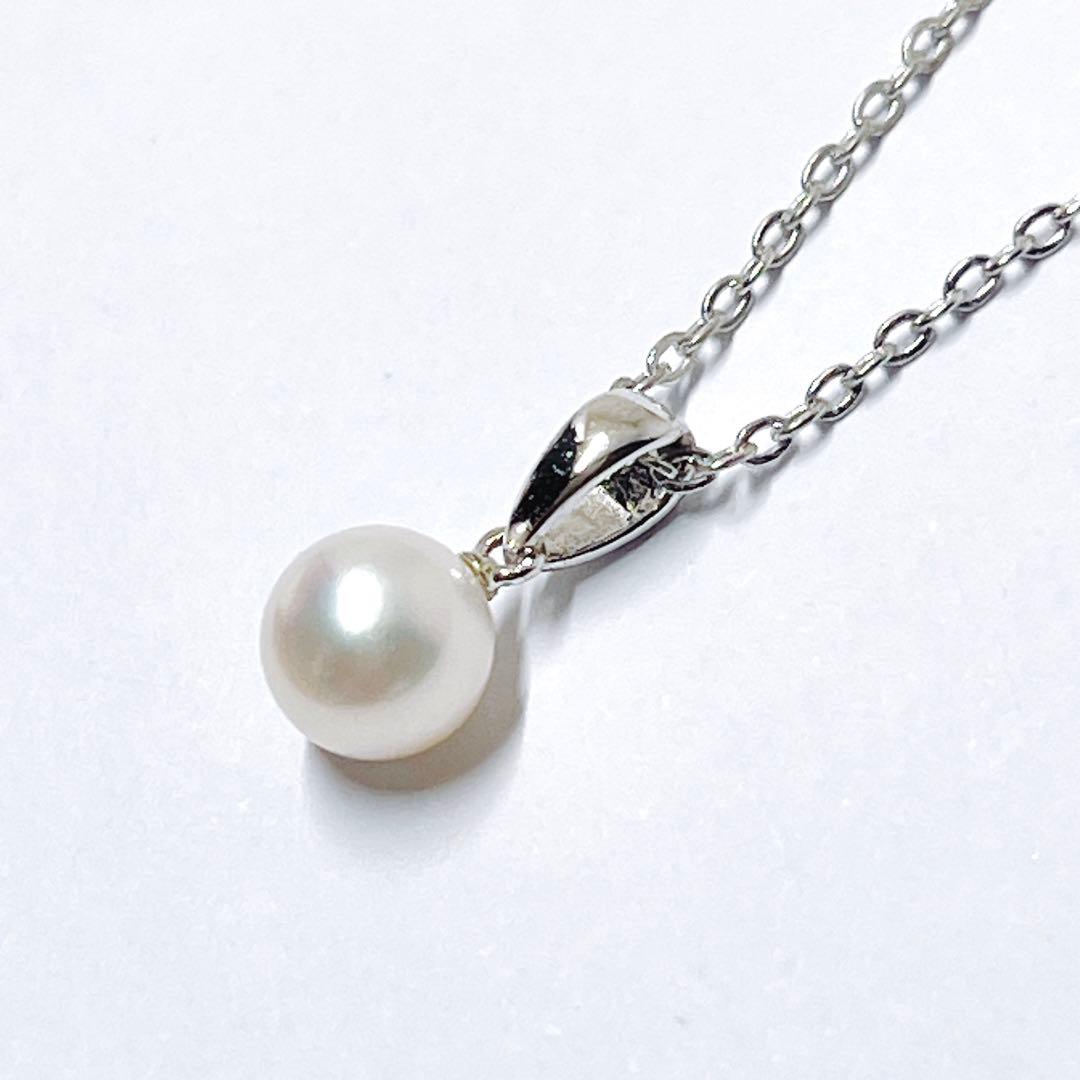 Mikimoto pearl necklace featuring a 6.5mm pearl with silver pendant on a 40.5cm chain