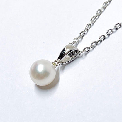 Mikimoto pearl necklace featuring a 6.5mm pearl with silver pendant on a 40.5cm chain