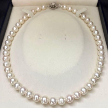 Large Akoya pearl necklace with white 8.5-9mm pearls measuring 43cm in length