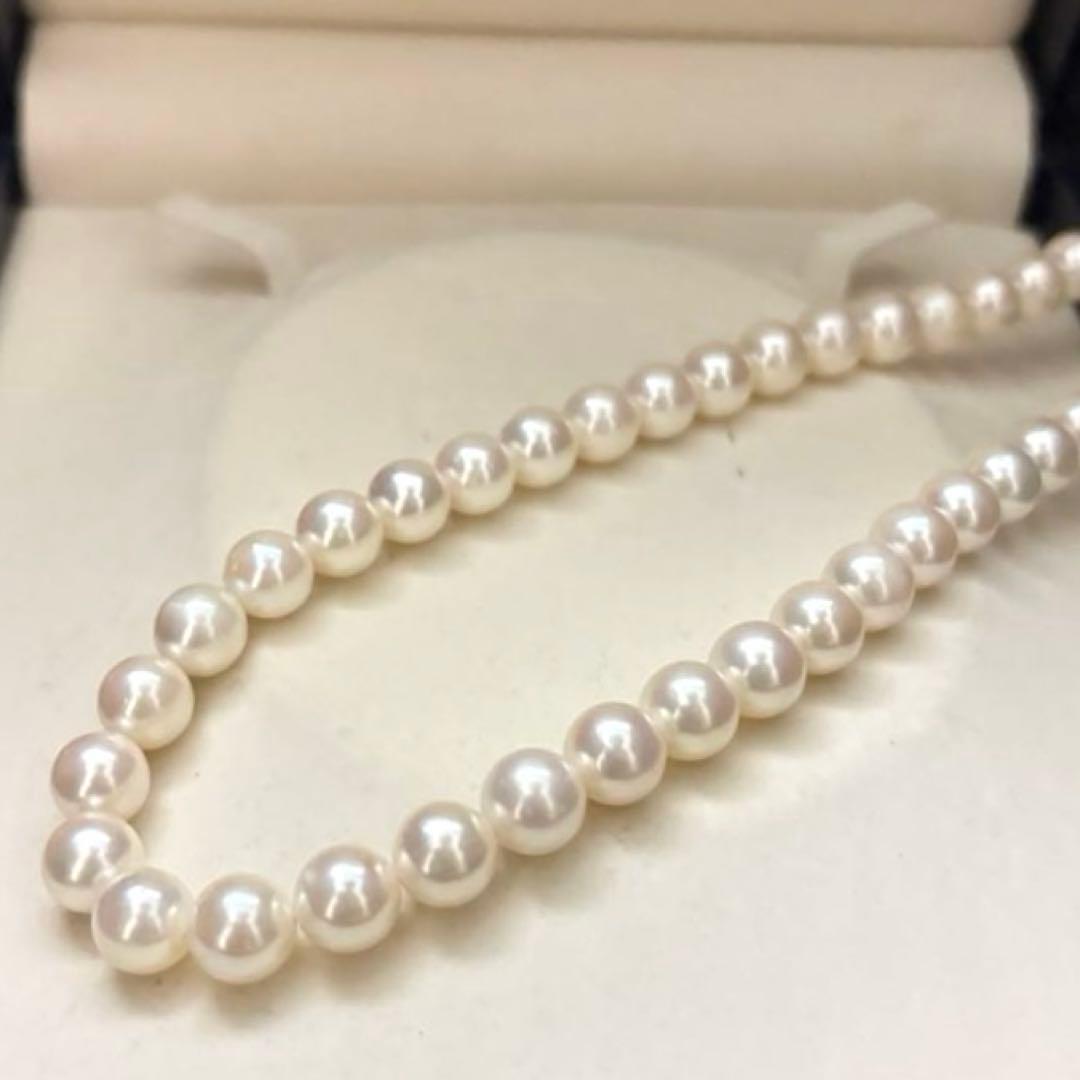Large Akoya pearl necklace with white 8.5-9mm pearls measuring 43cm in length