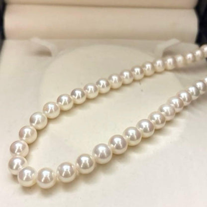 Large Akoya pearl necklace with white 8.5-9mm pearls measuring 43cm in length