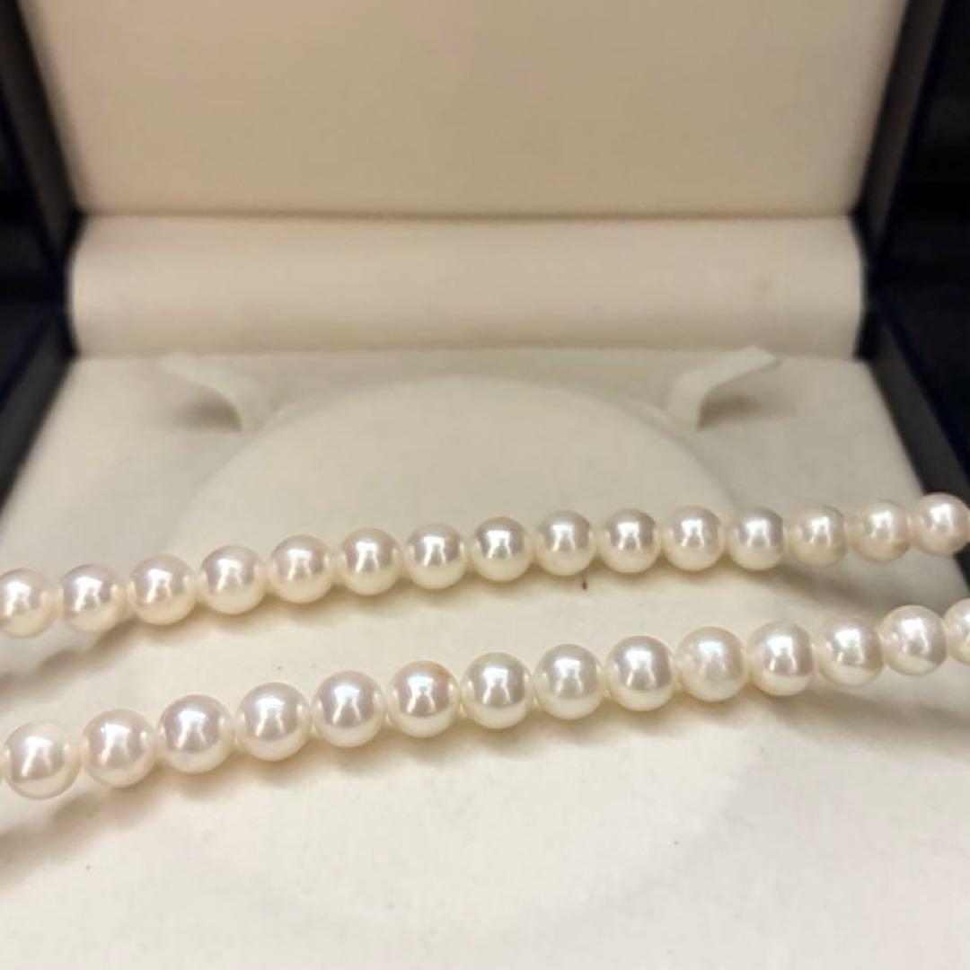 Large Akoya pearl necklace with white 8.5-9mm pearls measuring 43cm in length