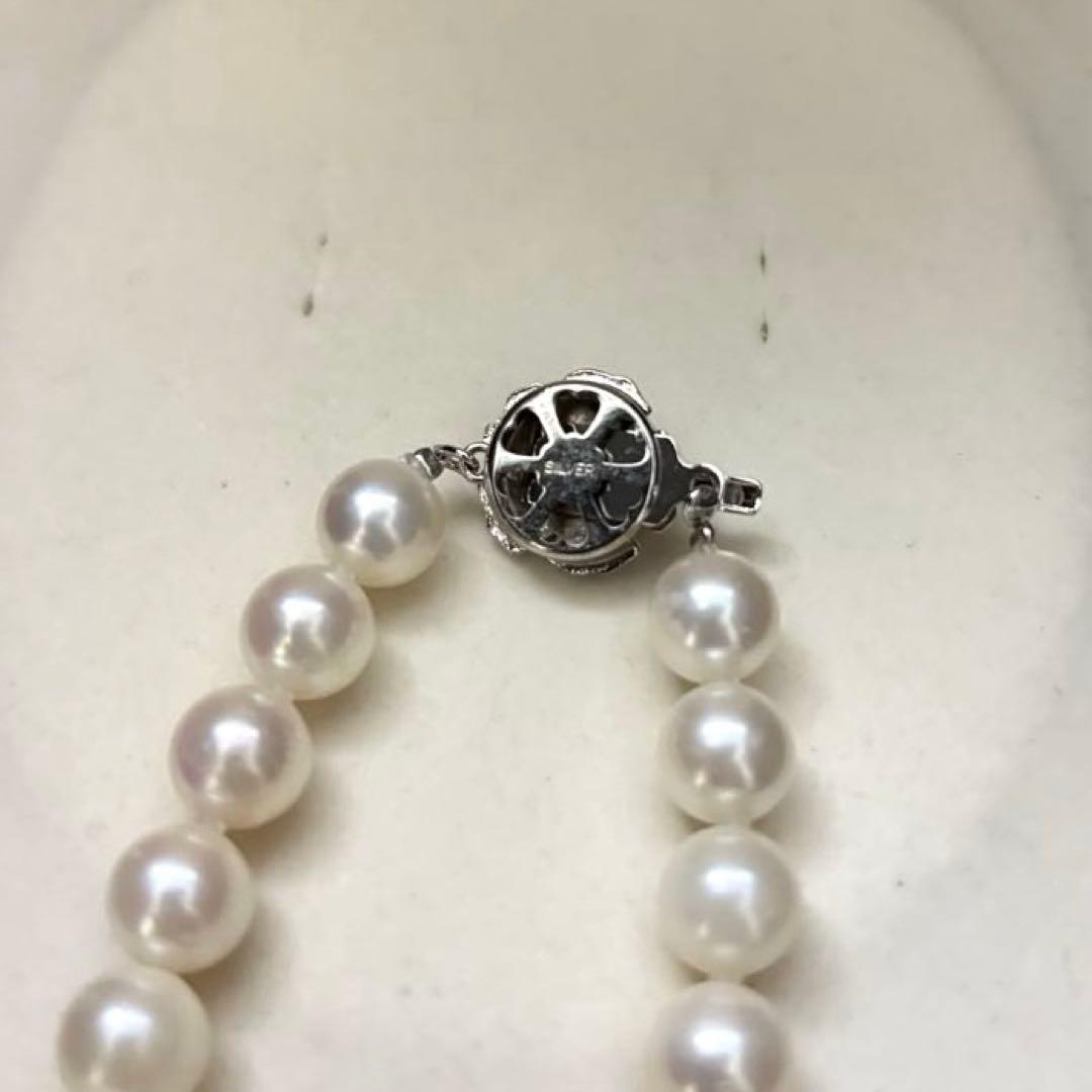 Large Akoya pearl necklace with white 8.5-9mm pearls measuring 43cm in length