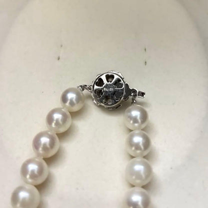 Large Akoya pearl necklace with white 8.5-9mm pearls measuring 43cm in length