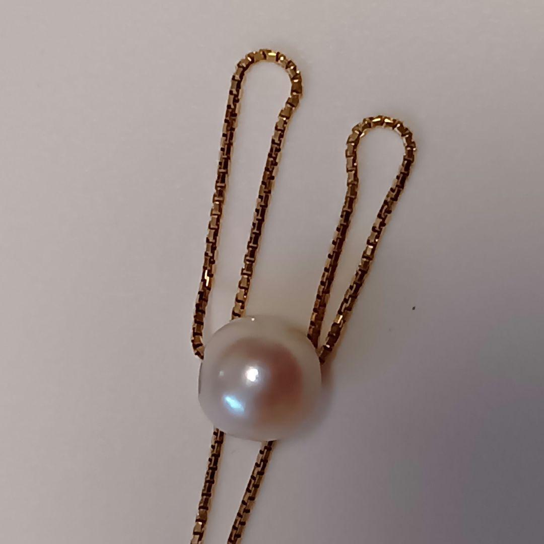 K18 Akoya Pearl Necklace with simple pearl design and hook clasp on a white background
