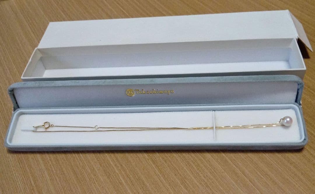 K18 Akoya Pearl Necklace with simple pearl design and hook clasp on a white background