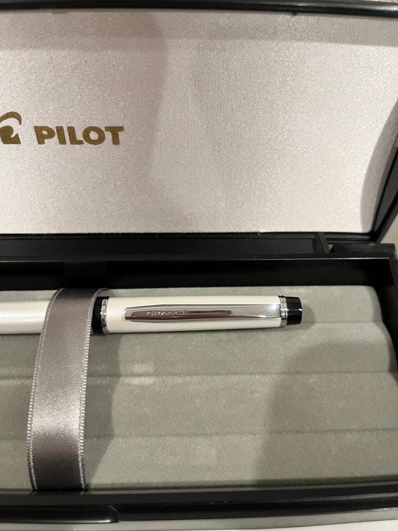 PILOT Grance BGRC-7SR-PW white fountain pen with included new case and instruction manual