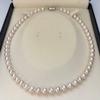Aoyama pearl necklace with 7.5mm pearls displaying aurora interference colors, total length 43 cm