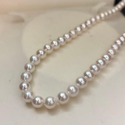Aoyama pearl necklace with 7.5mm pearls displaying aurora interference colors, total length 43 cm