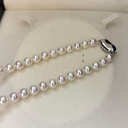 Aoyama pearl necklace with 7.5mm pearls displaying aurora interference colors, total length 43 cm