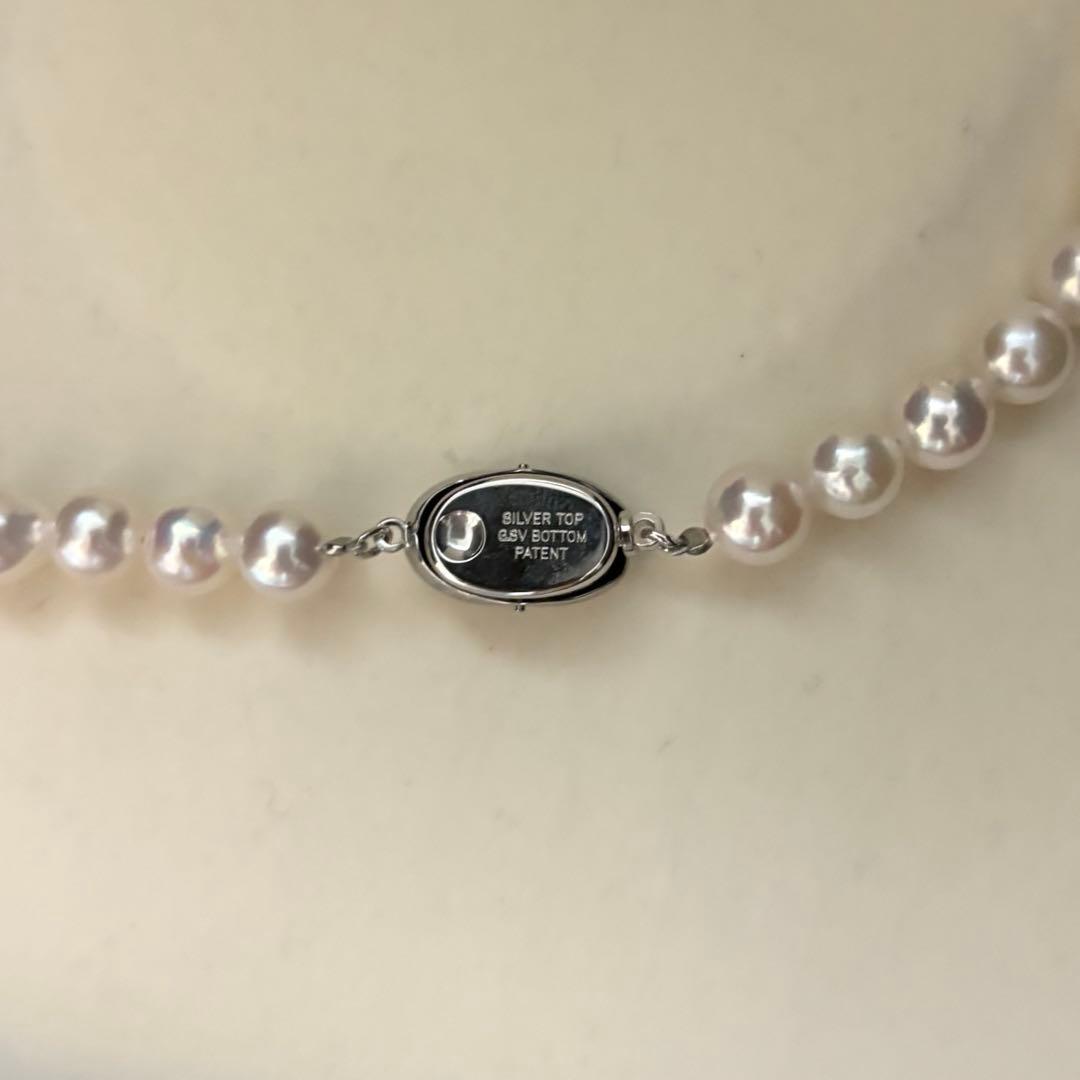 Aoyama pearl necklace with 7.5mm pearls displaying aurora interference colors, total length 43 cm
