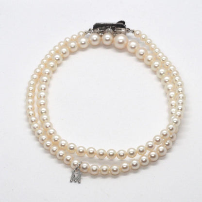 Mikimoto pearl necklace with 98 pearls on silver chain measuring 44.5 cm