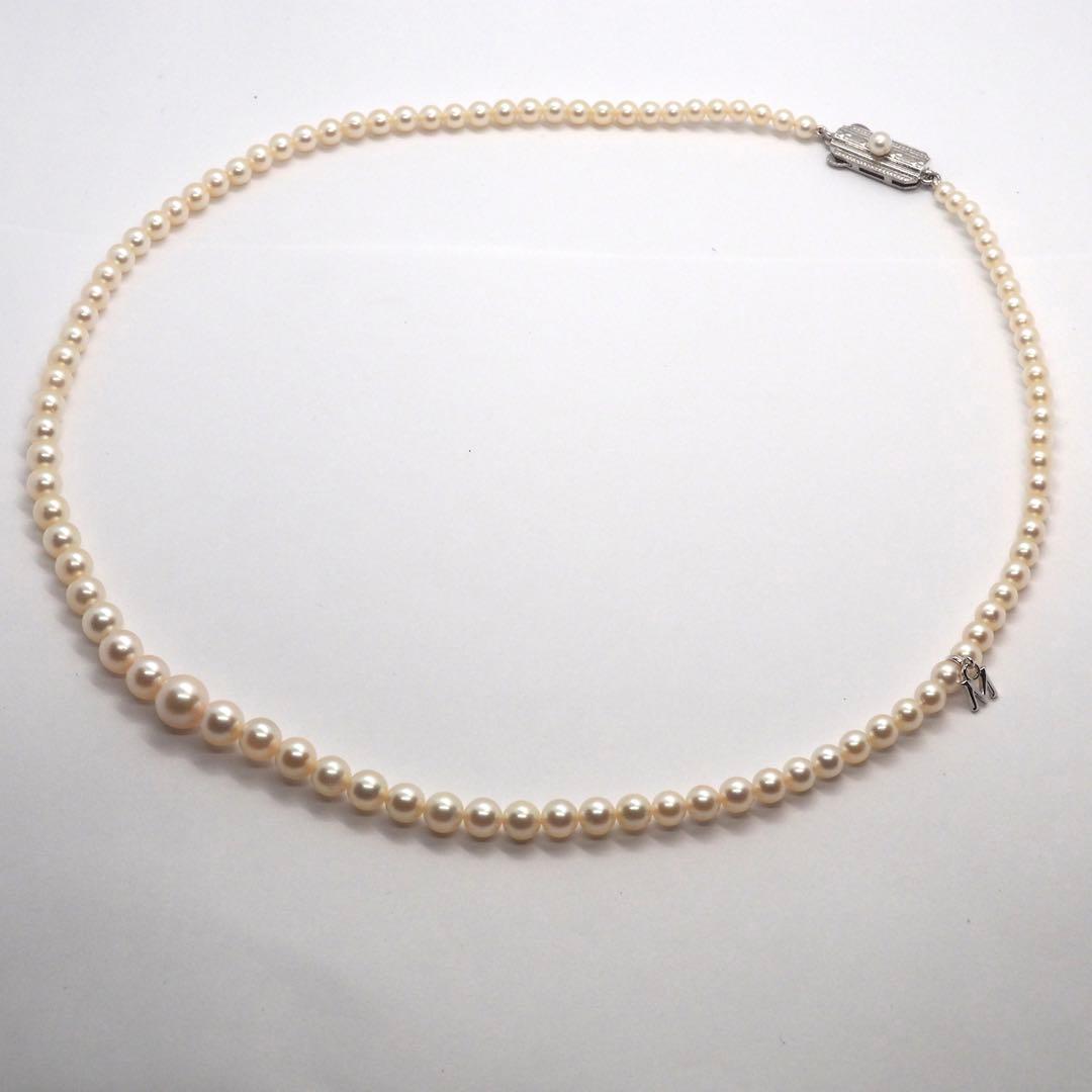 Mikimoto pearl necklace with 98 pearls on silver chain measuring 44.5 cm