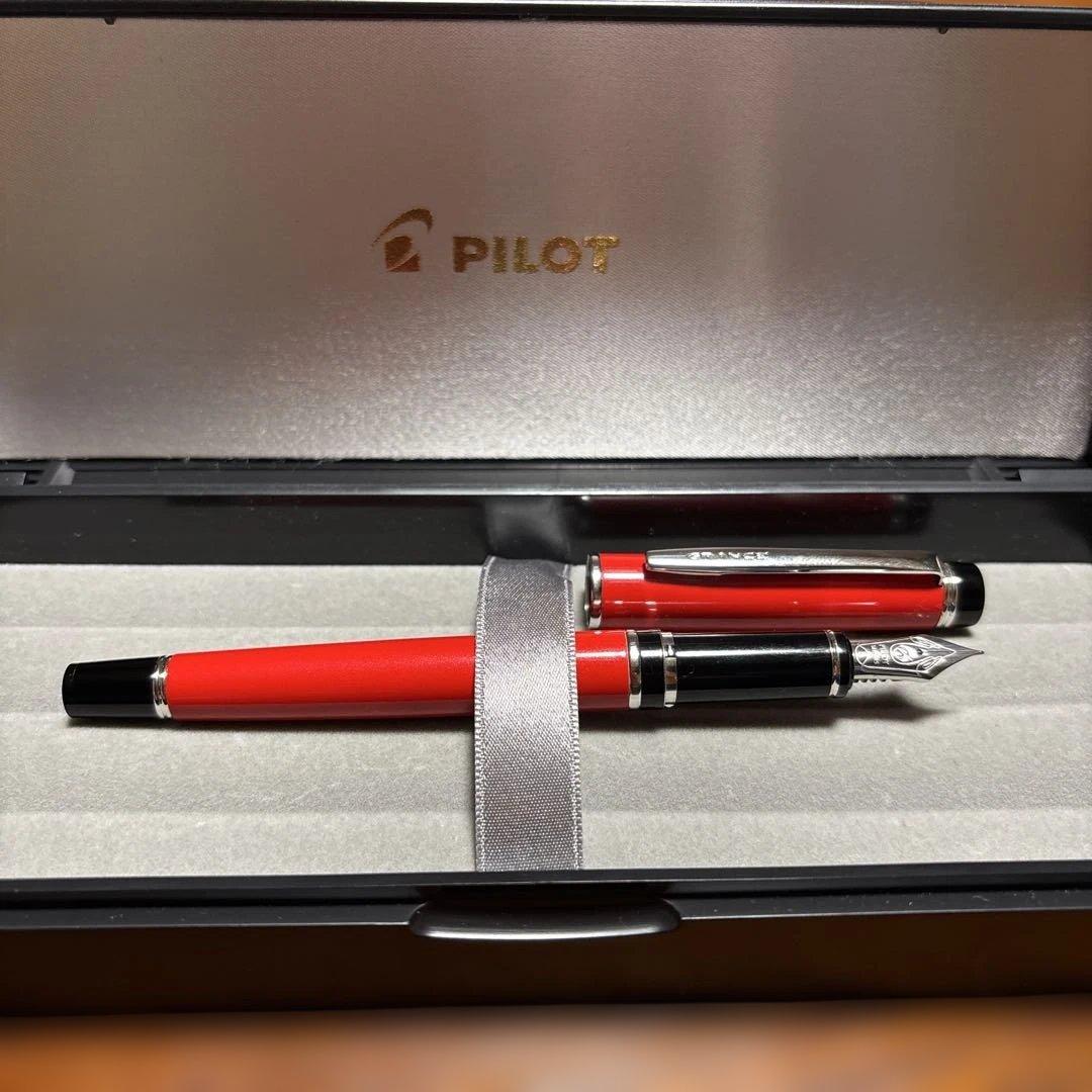 PILOT Grandse red fountain pen with 14K nib and cap-style design displayed with dedicated case