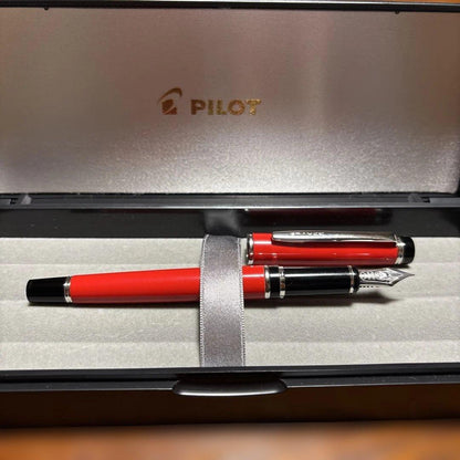 PILOT Grandse red fountain pen with 14K nib and cap-style design displayed with dedicated case