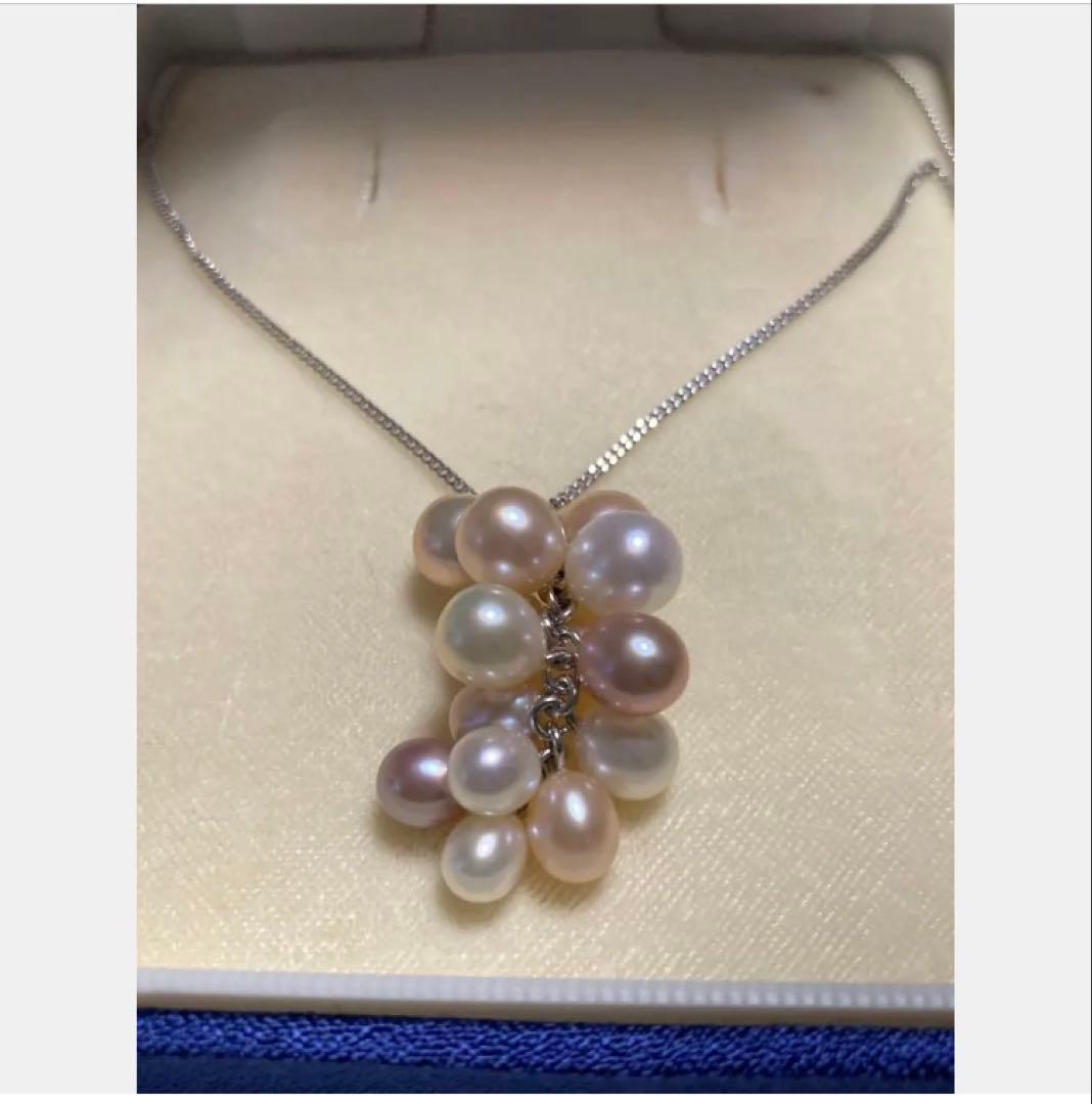 Mikimoto Pearl Island beaded necklace with 14 pearls of various sizes and colors on a 40 cm chain