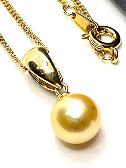 Akwoya 9mm large genuine gold colored pearl necklace measuring 40cm with natural color pearls