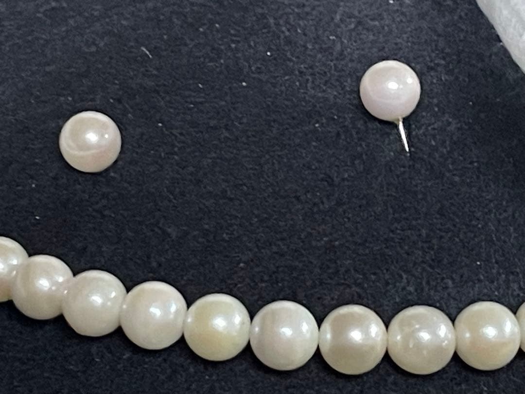 Akoya pearl necklace and earrings set with 7.5mm pearls in 14K white gold, necklace length 47 cm