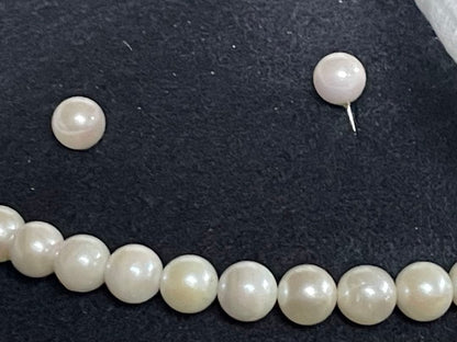 Akoya pearl necklace and earrings set with 7.5mm pearls in 14K white gold, necklace length 47 cm