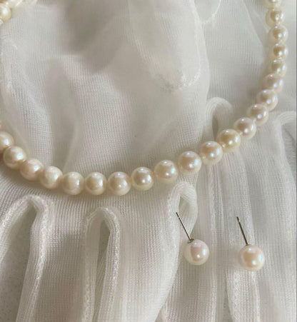 Akoya pearl necklace and earrings set with 7.5mm pearls in 14K white gold, necklace length 47 cm