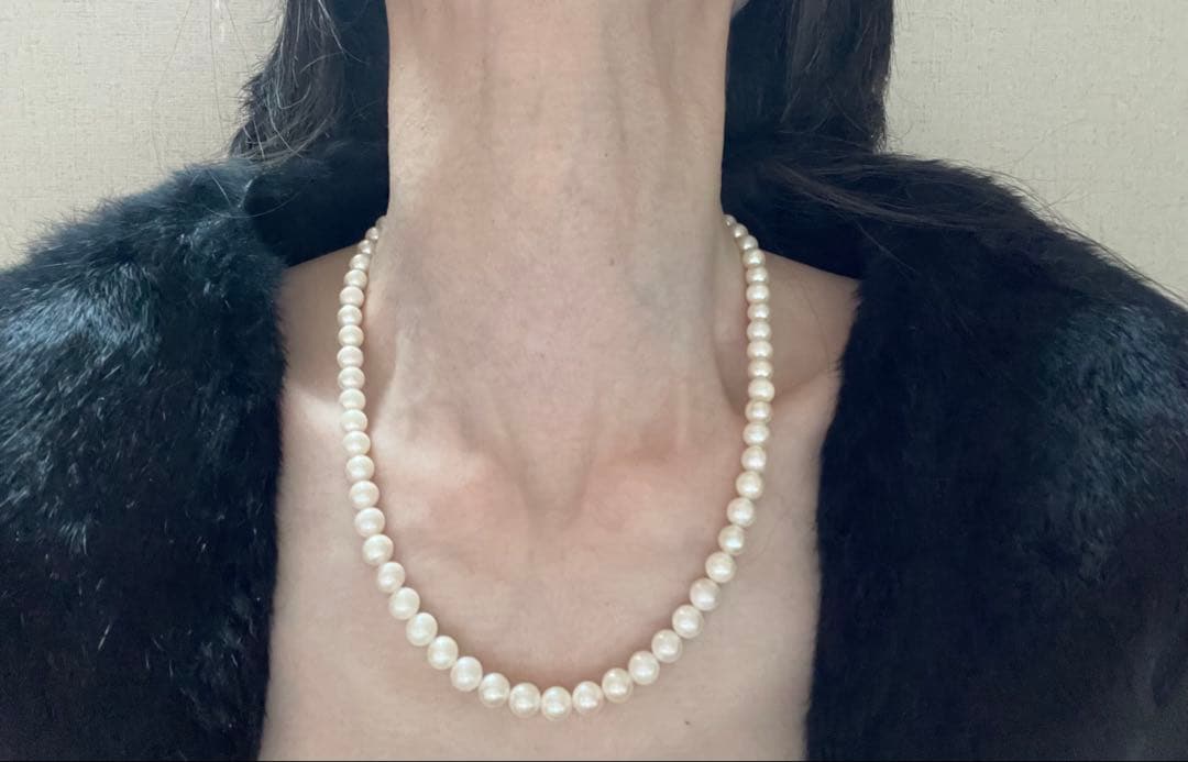 Akoya pearl necklace and earrings set with 7.5mm pearls in 14K white gold, necklace length 47 cm