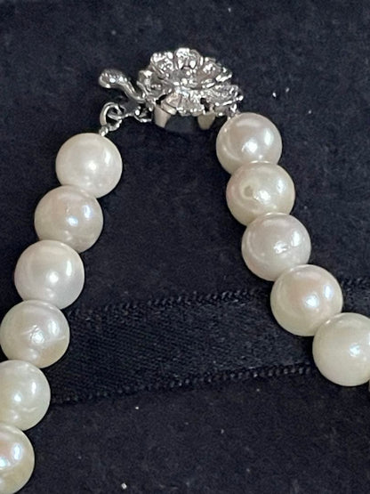 Akoya pearl necklace and earrings set with 7.5mm pearls in 14K white gold, necklace length 47 cm
