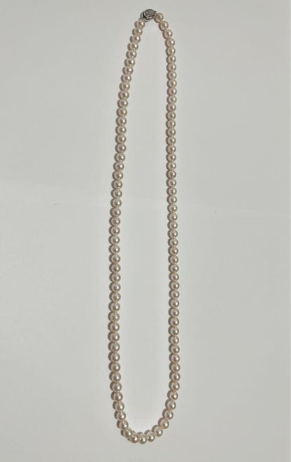 Light pink Pearl for life pearl necklace with 8mm pearls, 80cm length, displayed on white background with box