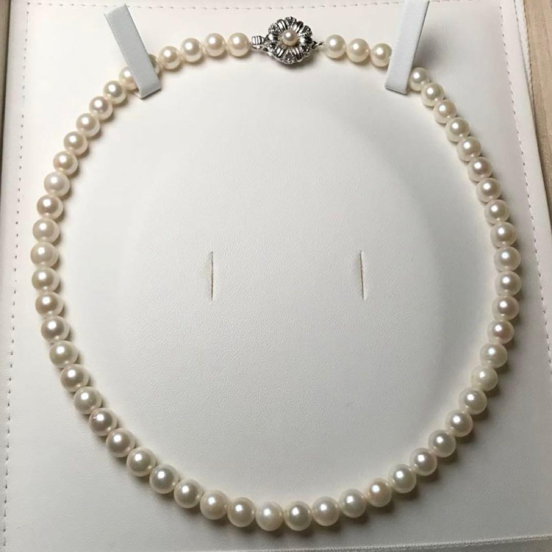 Akoya pearl white pearl necklace with round 6.3-6.7mm pearls and silver marking on a 40cm strand
