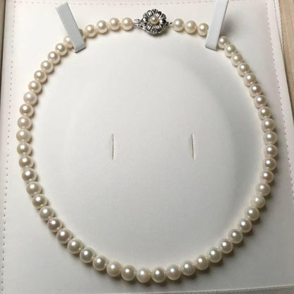 Akoya pearl white pearl necklace with round 6.3-6.7mm pearls and silver marking on a 40cm strand