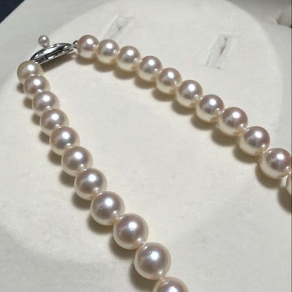 Akoya pearl necklace featuring 8.0mm round pearls with strong luster on a 43cm strand