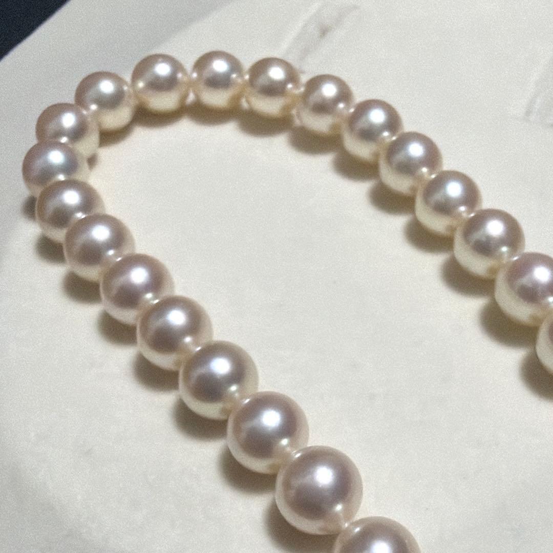 Akoya pearl necklace featuring 8.0mm round pearls with strong luster on a 43cm strand