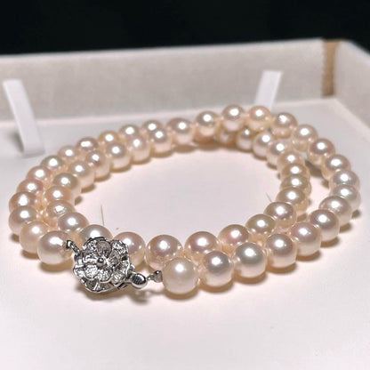 Akoya pearl necklace with round white pearls 6.9 to 7.5mm diameter on a 42.1cm silver chain