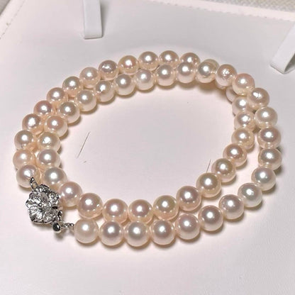 Akoya pearl necklace with round white pearls 6.9 to 7.5mm diameter on a 42.1cm silver chain