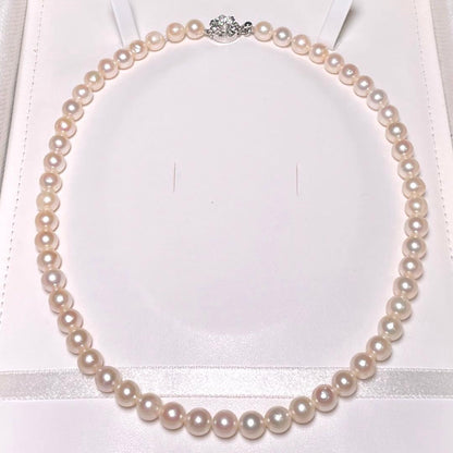 Akoya pearl necklace with round white pearls 6.9 to 7.5mm diameter on a 42.1cm silver chain