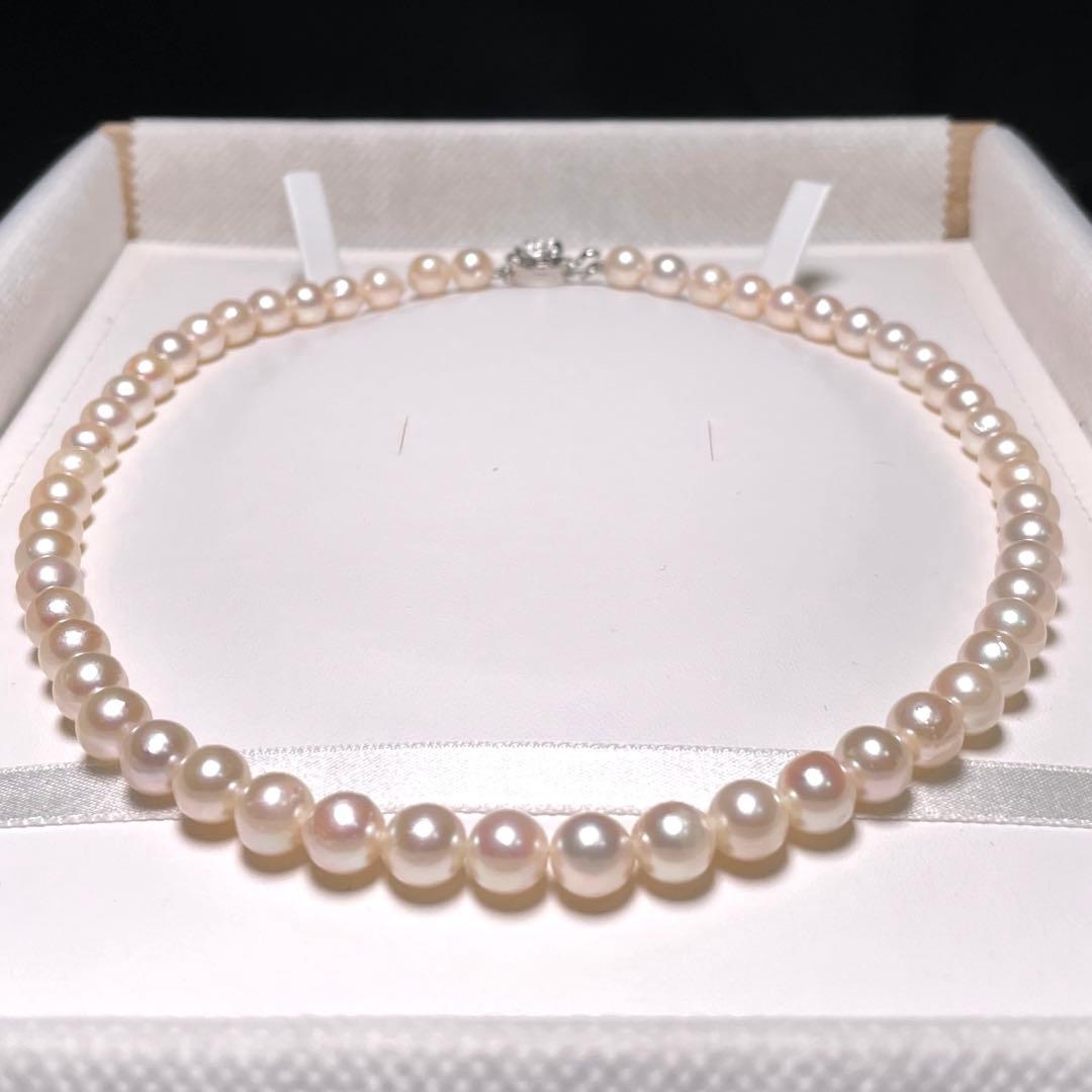 Akoya pearl necklace with round white pearls 6.9 to 7.5mm diameter on a 42.1cm silver chain