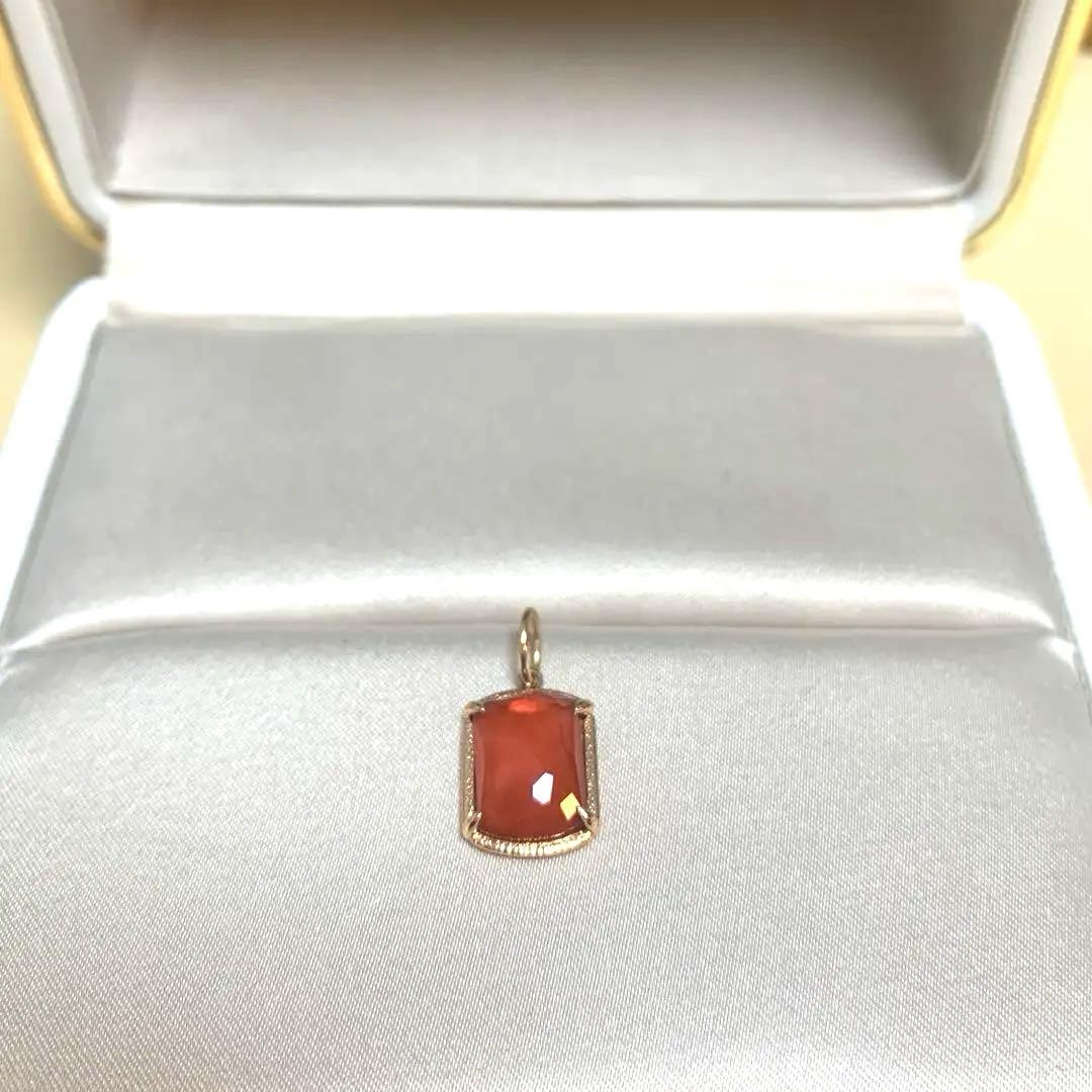 Agete Carnelian Charm made of 10 karat gold with an orange carnelian stone, no visible damage or discoloration