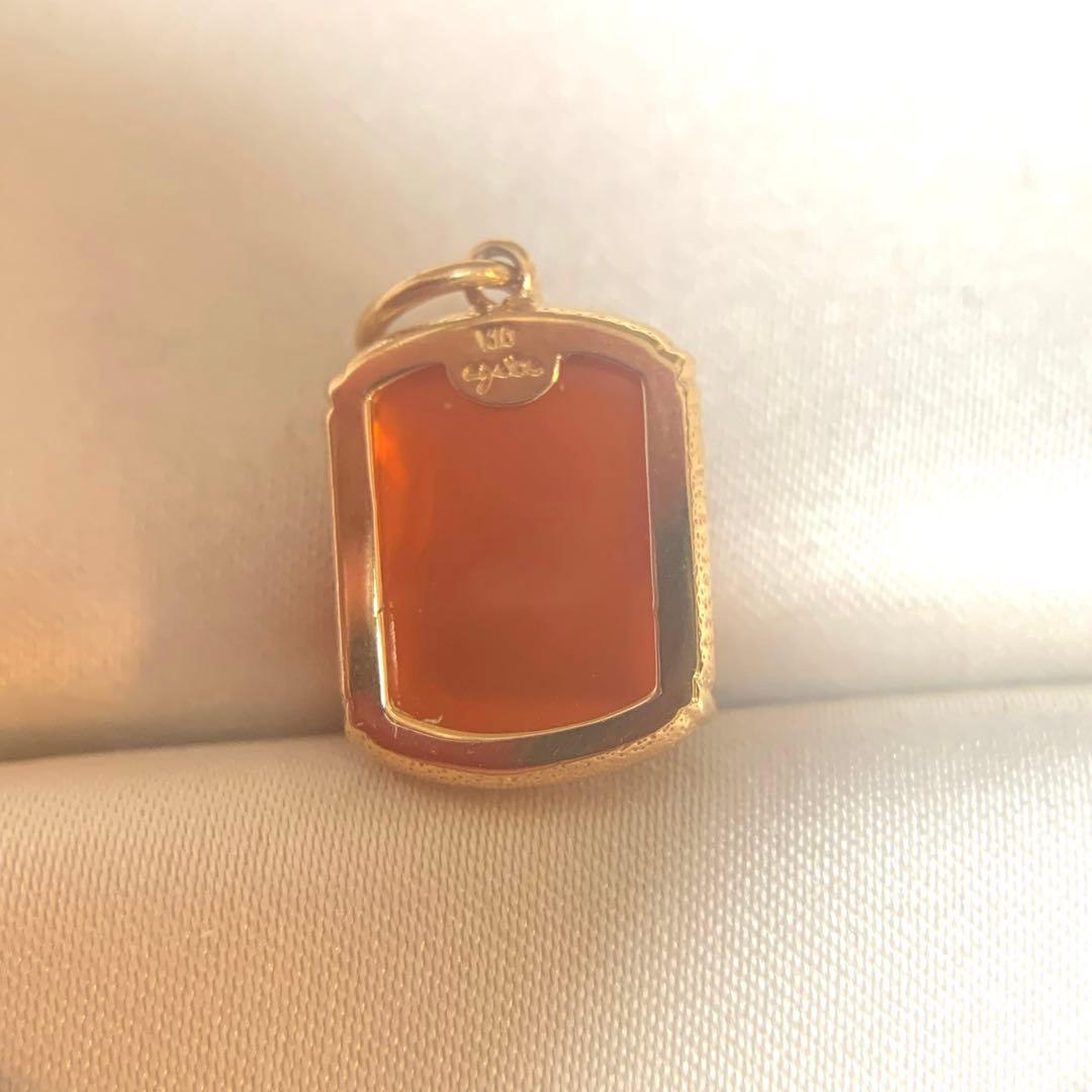Agete Carnelian Charm made of 10 karat gold with an orange carnelian stone, no visible damage or discoloration