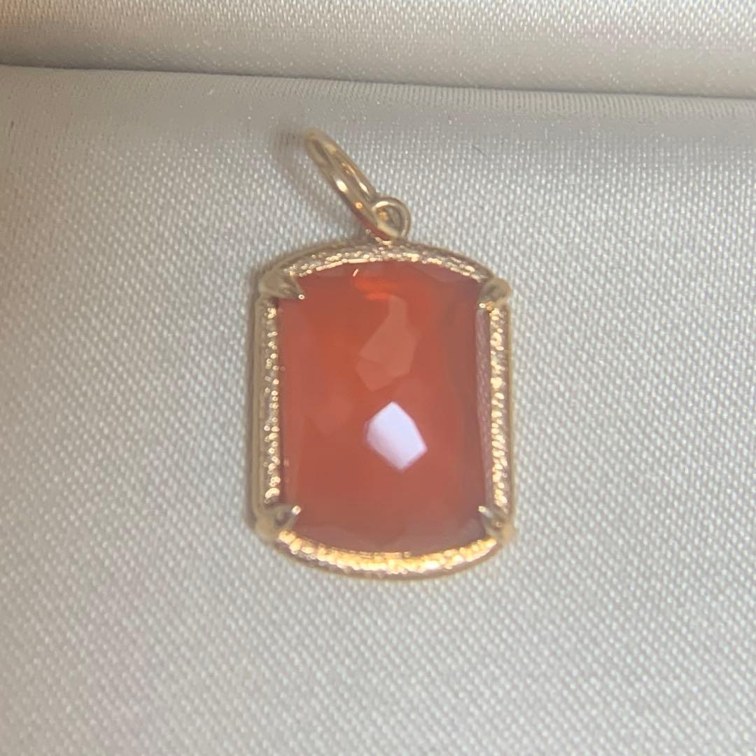 Agete Carnelian Charm made of 10 karat gold with an orange carnelian stone, no visible damage or discoloration
