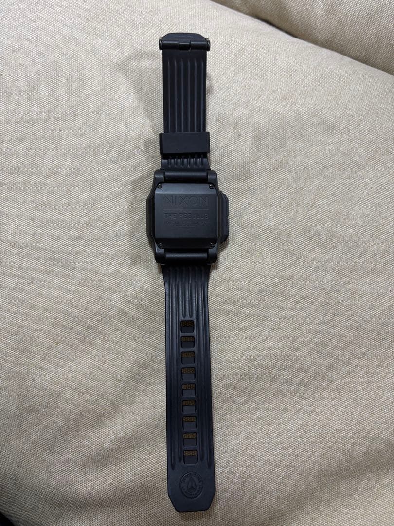 NIXON レグルス Digital Men's Watch — Japanese