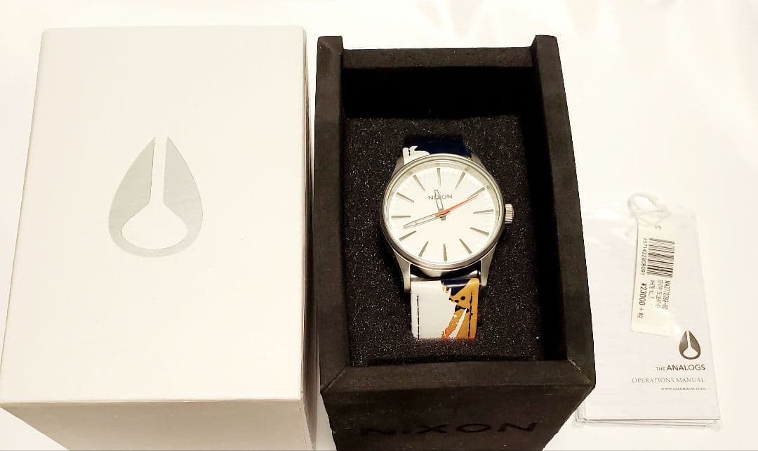 NIXON SENTRY 38 LEATHER WHITE/MULTI Quartz Men's Watch — Japanese