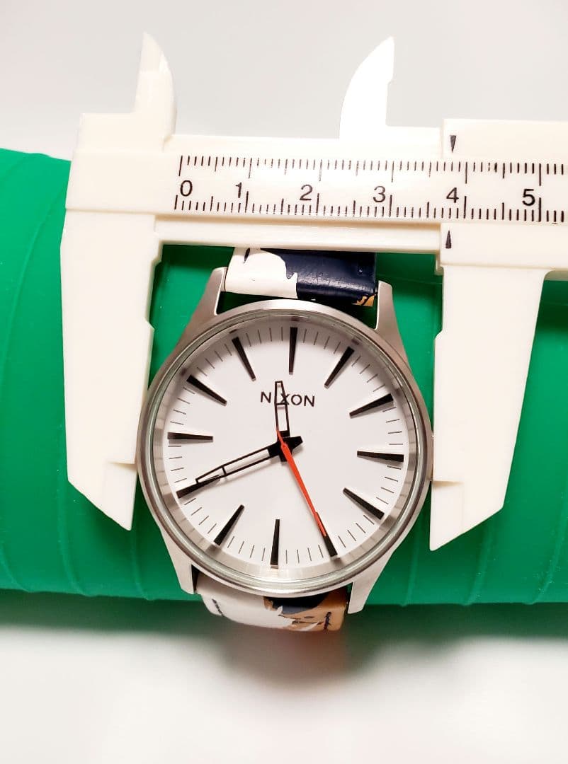 NIXON SENTRY 38 LEATHER WHITE/MULTI Quartz Men's Watch — Japanese